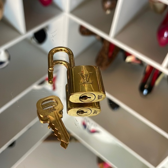 Louis Vuitton Brass Lock & Key #304 Set 2 - Picture 2 of 4